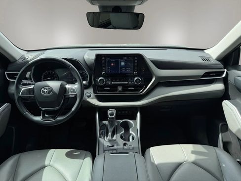 Used 2021 Toyota Highlander XLE image 21