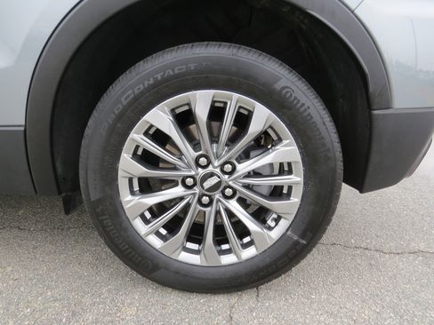 Used 2024 Cadillac XT4 Premium Luxury image 13