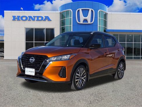 Used 2024 Nissan Kicks SV image 7