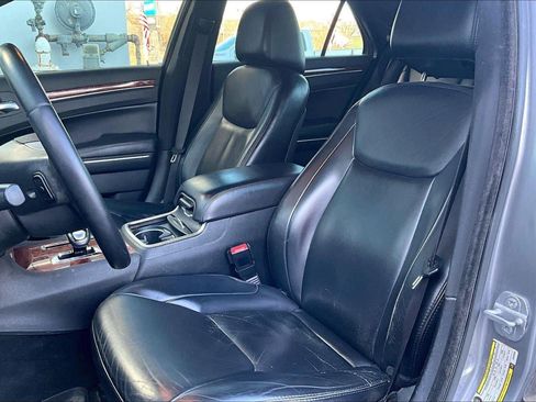 Used 2014 Chrysler 300 image 19