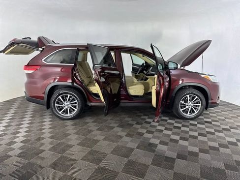 Used 2018 Toyota Highlander XLE AWD/4WD image 13