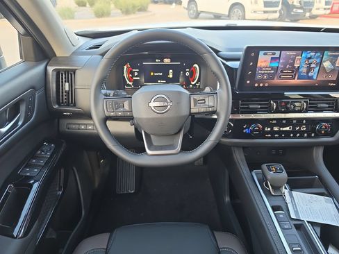 New 2026 Nissan Pathfinder Platinum FWD image 12