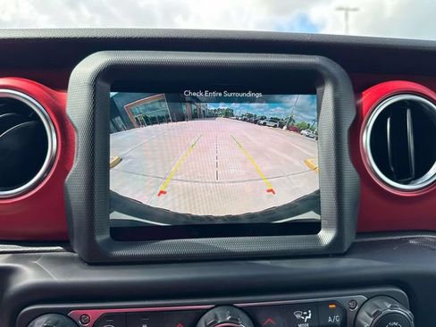 Used 2023 Jeep Wrangler Unlimited Rubicon w/ Cold Weather Group AWD/4WD image 32