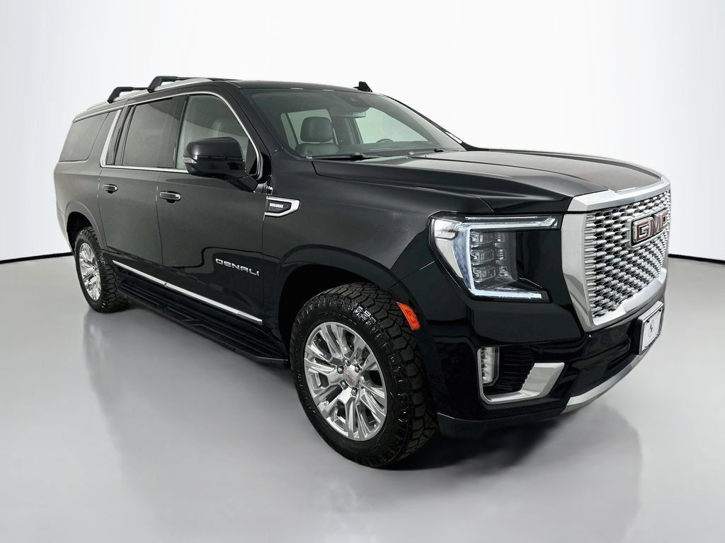 Used 2023 GMC Yukon XL Denali AWD/4WD image 3