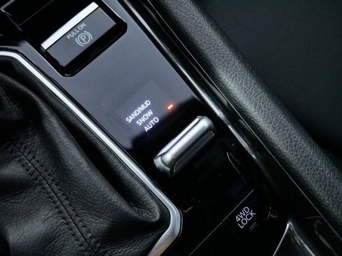 Used 2024 Jeep Compass Latitude image 46