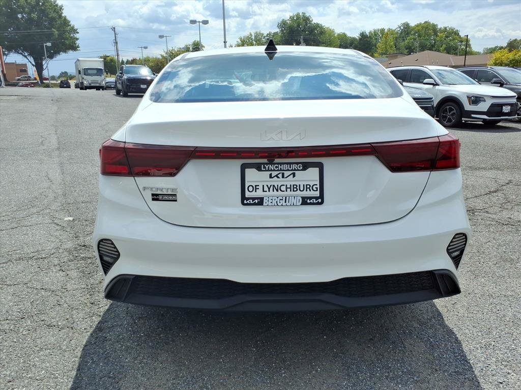 Used 2024 Kia Forte LXS w/ LXS Technology Package FWD image 5