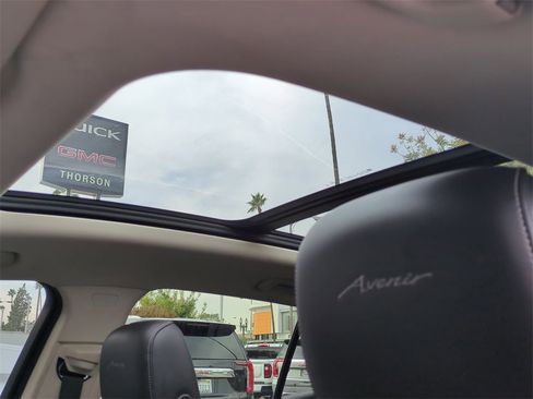 Used 2022 Buick Envision Avenir w/ Technology Package II image 21