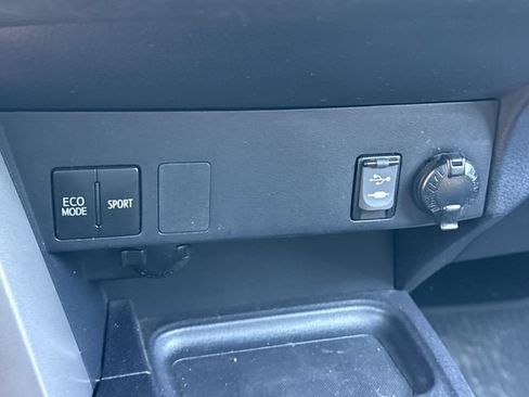 Used 2017 Toyota RAV4 LE w/ All Weather Liner Package AWD/4WD image 28