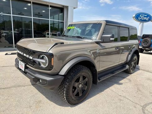 Used 2025 Ford Bronco Outer Banks AWD/4WD image 3