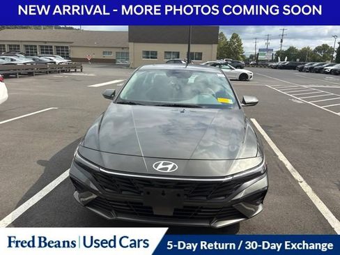 Used 2024 Hyundai Elantra SEL w/ Convenience Package FWD image 2