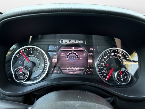 Used 2022 RAM 1500 Big Horn AWD/4WD image 14