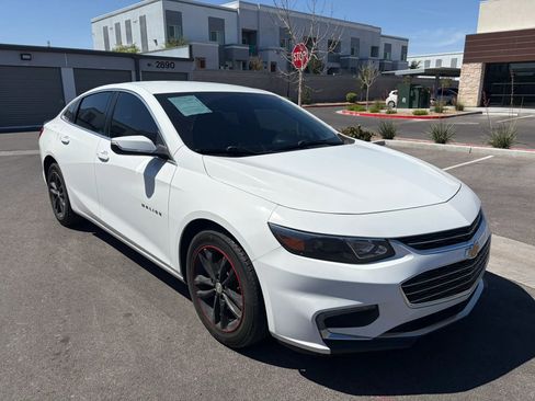 Used 2018 Chevrolet Malibu LT FWD image 2