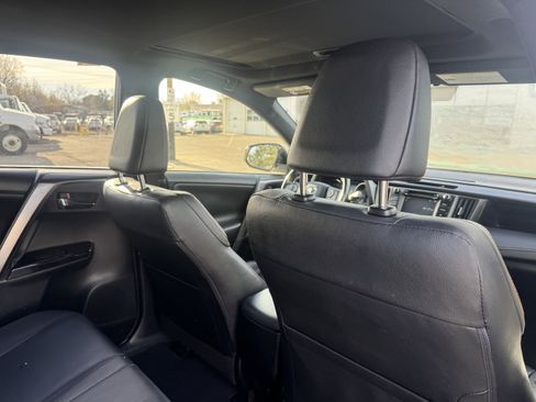 Used 2016 Toyota RAV4 SE image 17
