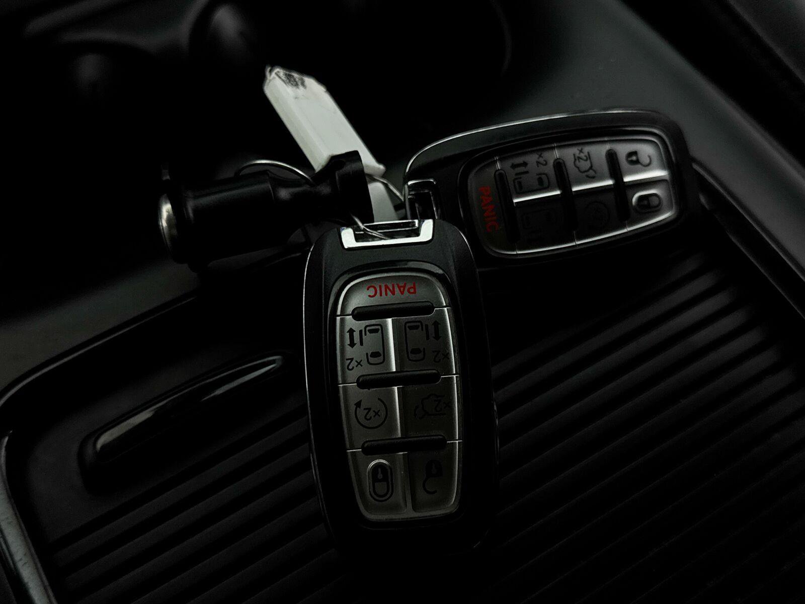 Used 2022 Chrysler Pacifica Touring-L w/ S Appearance Package FWD image 33