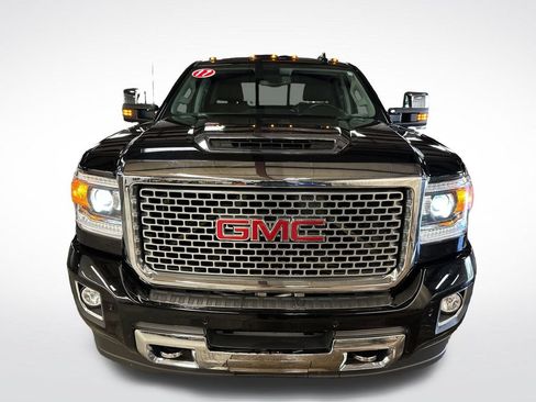 Used 2017 GMC Sierra 3500 Denali w/ Duramax Plus Package AWD/4WD image 9