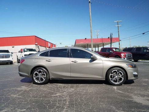 Used 2020 Chevrolet Malibu LT image 2