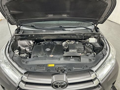 Used 2019 Toyota Highlander Plus AWD/4WD image 24