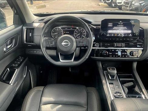 Certified 2023 Nissan Pathfinder SL image 5