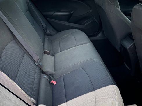 Used 2017 Chevrolet Cruze LS FWD image 13