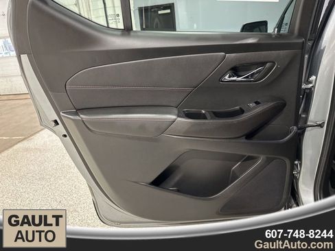 Used 2023 Chevrolet Traverse RS image 11