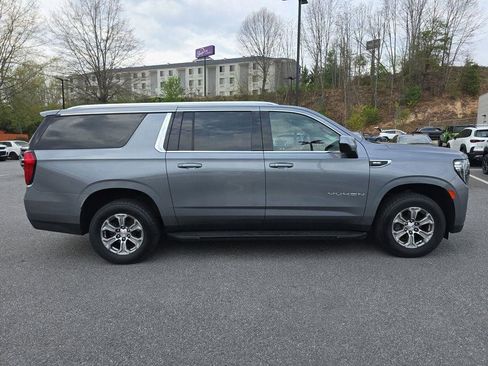 Used 2022 GMC Yukon XL SLE AWD/4WD image 2