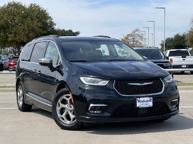 Used 2022 Chrysler Pacifica Limited FWD image 2