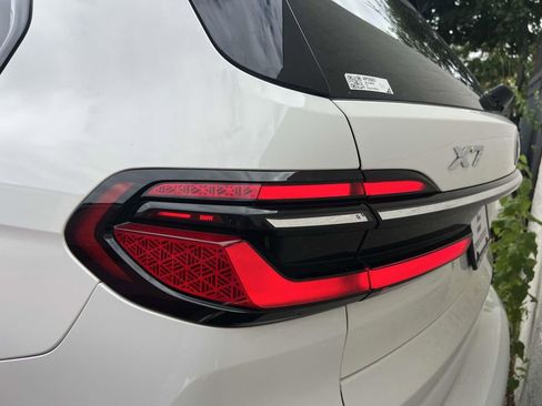 Used 2024 BMW X7 xDrive40i w/ M Sport Package image 5