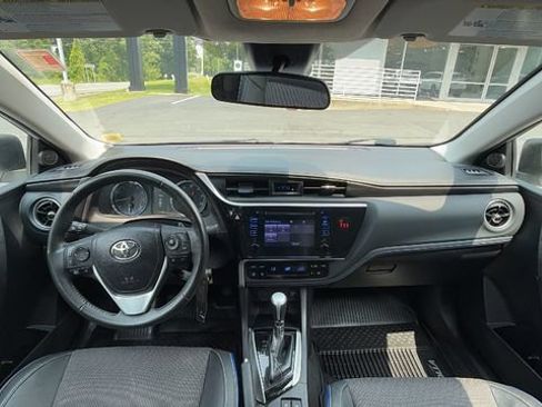 Used 2018 Toyota Corolla SE FWD image 29