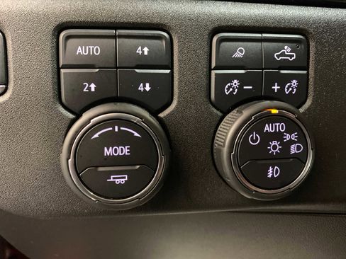 Used 2022 Chevrolet Silverado 1500 LTZ w/ Technology Package AWD/4WD image 8