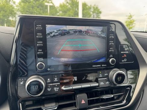 Used 2021 Toyota Highlander XLE AWD/4WD image 20