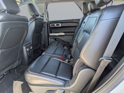 Used 2020 Ford Explorer XLT w/ Equipment Group 202A RWD image 14