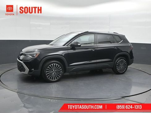 Used 2025 Volkswagen Taos SE FWD image 7