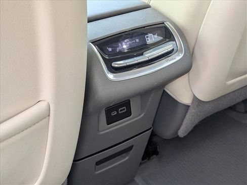 Used 2022 Cadillac XT6 Premium Luxury w/ Technology Package image 20