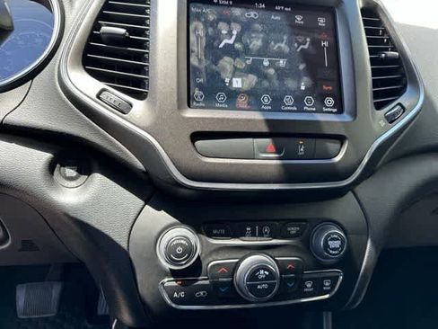 Used 2022 Jeep Cherokee Trailhawk w/ Premium Leather Package AWD/4WD image 8