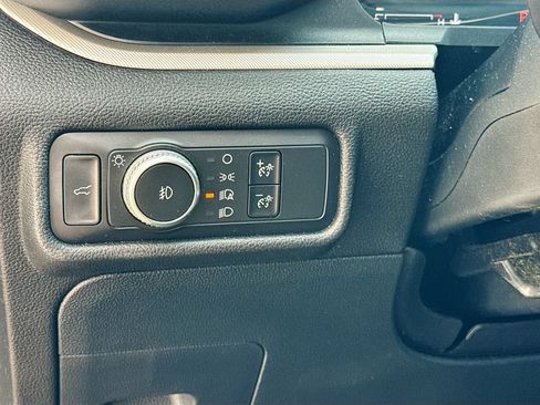 Used 2020 Ford Explorer XLT w/ Equipment Group 202A AWD/4WD image 10