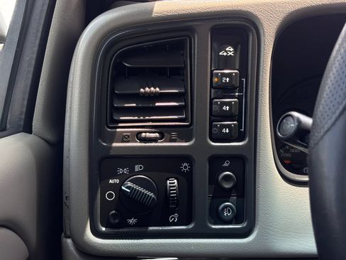 Used 2007 Chevrolet Silverado 2500 LT w/ Heavy-Duty Power Package AWD/4WD image 32