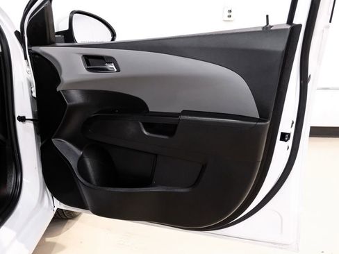 Used 2019 Chevrolet Sonic LT w/ Convenience Package image 43