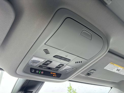 Used 2023 GMC Acadia SLT w/ Technology Package FWD image 28