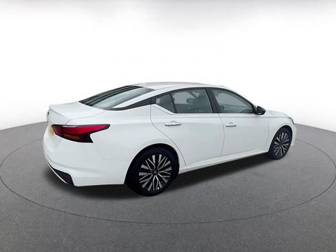 Used 2025 Nissan Altima 2.5 SV image 16