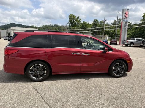 Used 2024 Honda Odyssey Elite image 3