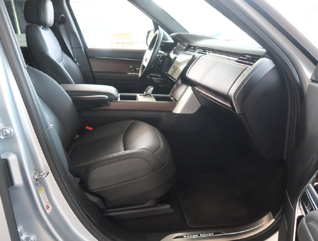 Used 2025 Land Rover Range Rover SE AWD/4WD image 40
