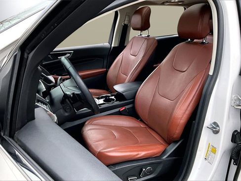 Used 2018 Ford Edge Titanium w/ Equipment Group 301A image 22