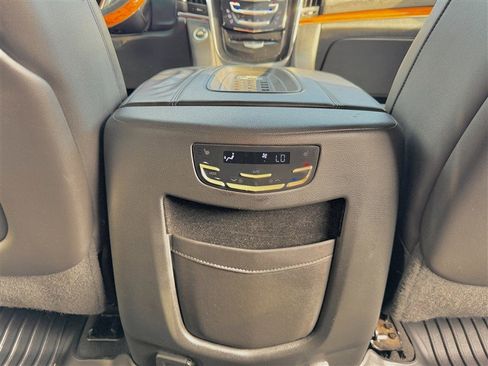 Used 2015 Cadillac Escalade ESV 4WD image 15