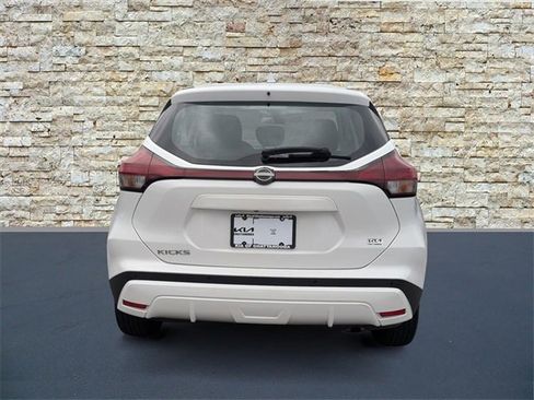 Used 2022 Nissan Kicks S image 6