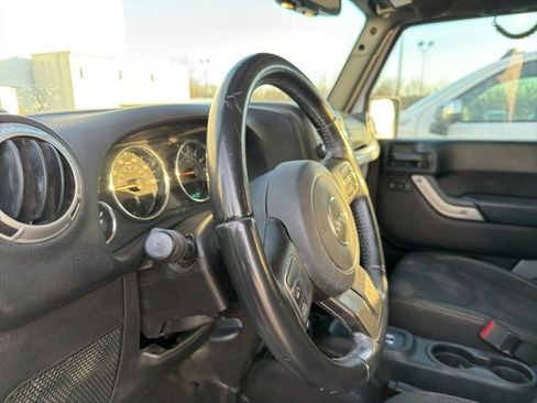 Used 2018 Jeep Wrangler Unlimited Sahara image 29