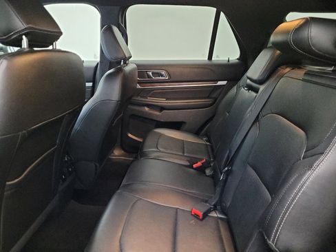 Used 2018 Ford Explorer Limited image 18