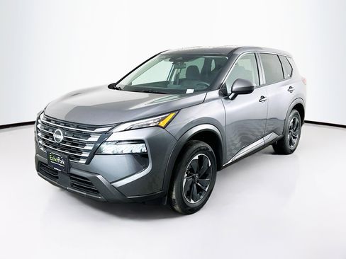 Used 2025 Nissan Rogue SV image 3