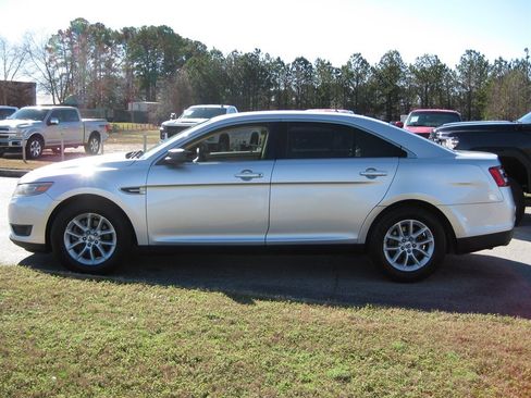 Used 2013 Ford Taurus SE image 4