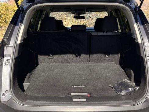 Used 2023 Nissan Rogue SV image 29