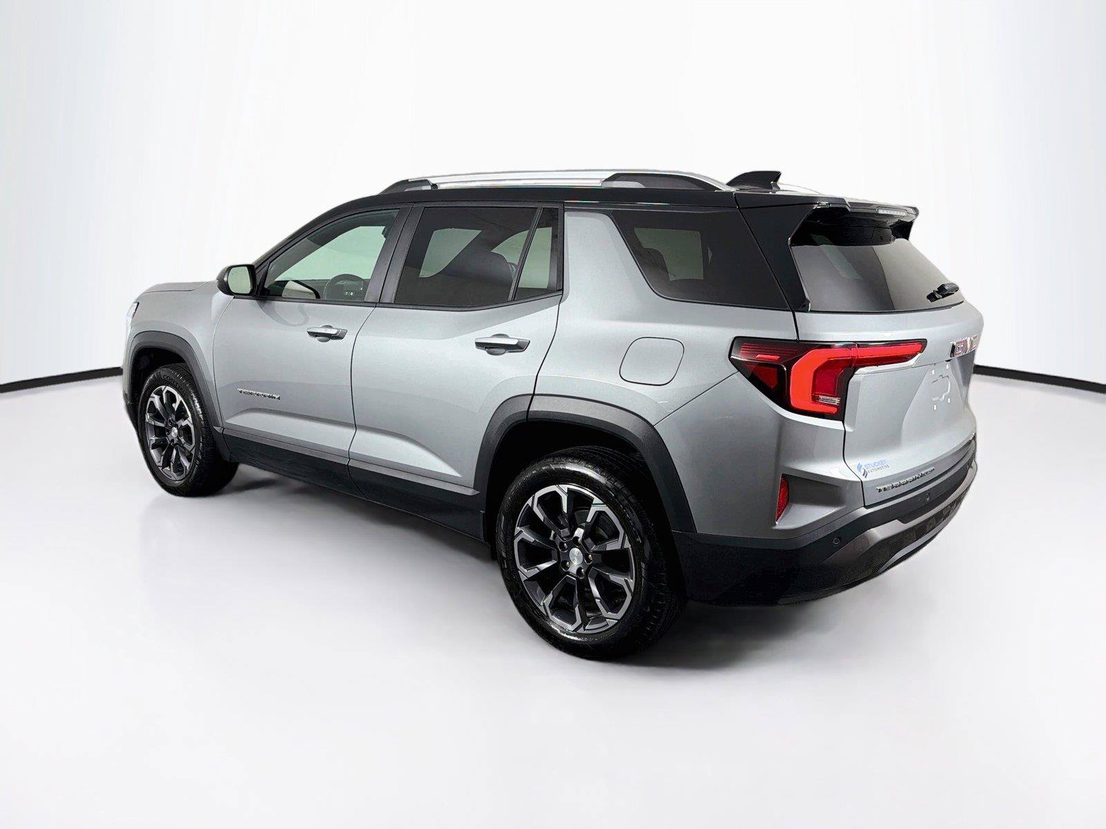 Used 2025 GMC Terrain Elevation w/ Elevation Premium Package AWD/4WD image 9